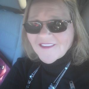 Meet your Posher, Dana